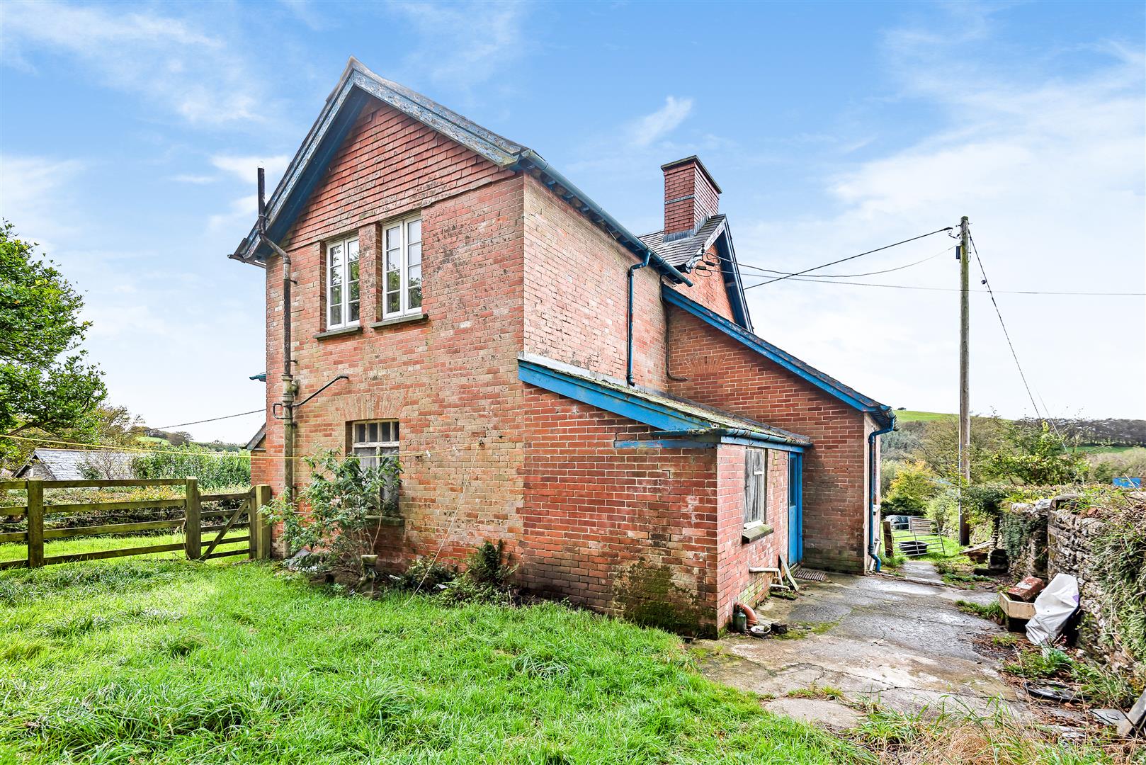 A RARE OPPORTUNITY TO PURCHASE A SOUTH FACING EXMOOR BRICK BUILT 4 BED