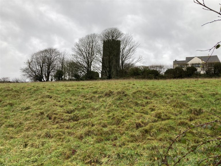 A RARE OPPORTUNITY TO PURCHASE 1 ACRE PLOT FOR TWO RURAL BUILDING SITES